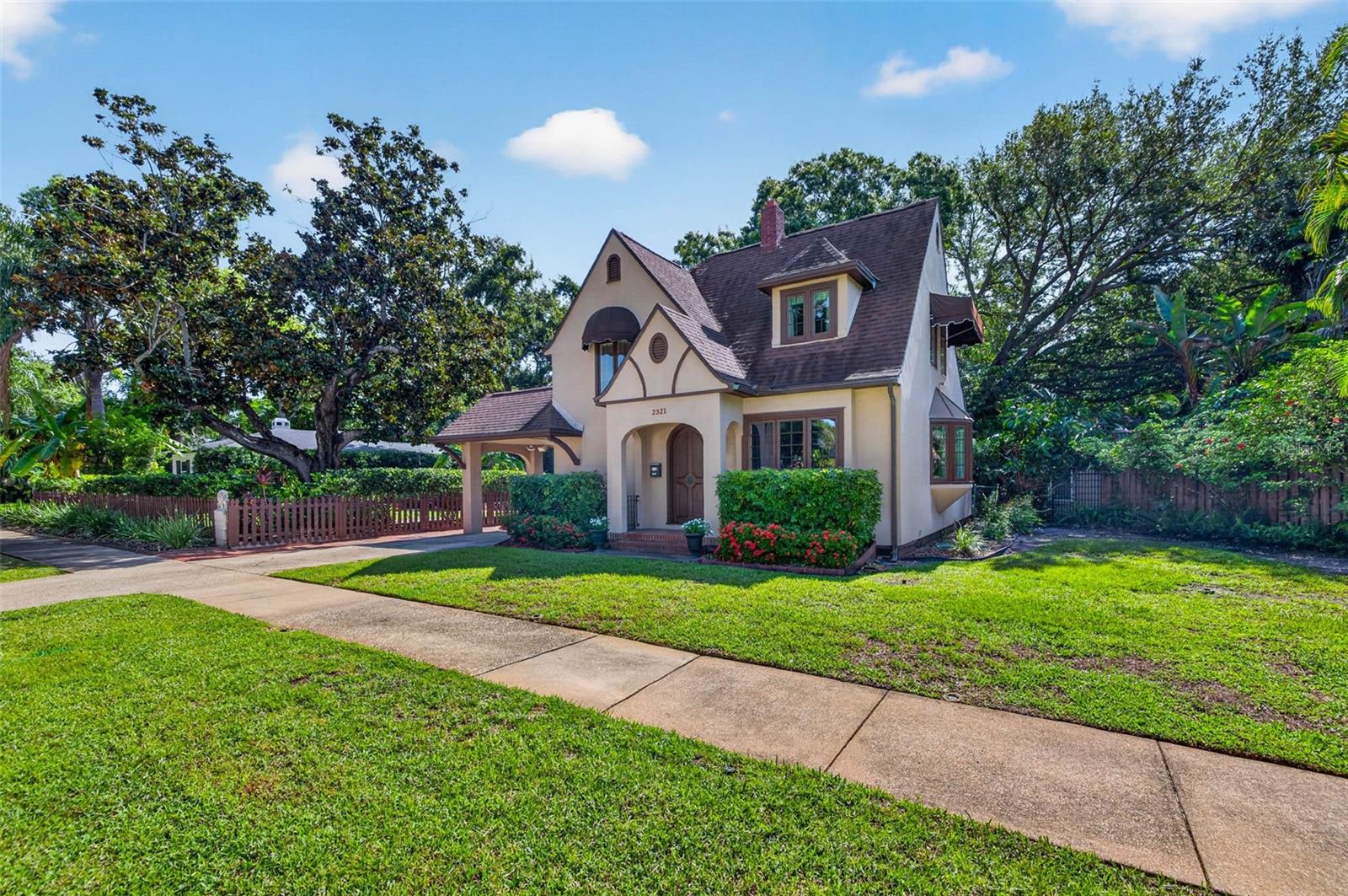 2321 14th, St Petersburg, FL 33704
