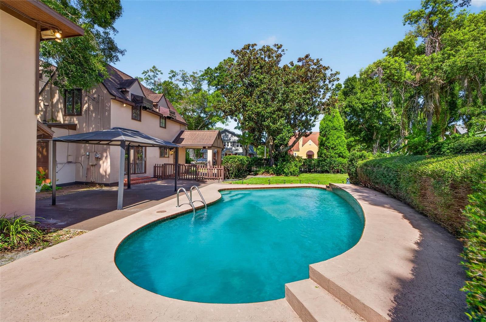 2321 14th, St Petersburg, FL 33704