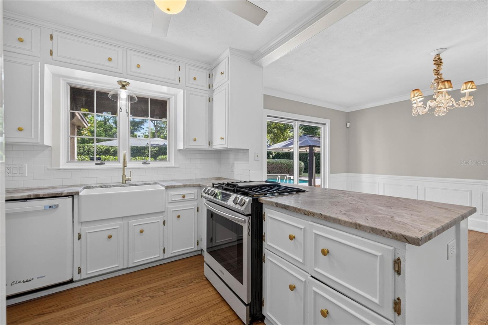 2321 14th, St Petersburg, FL 33704