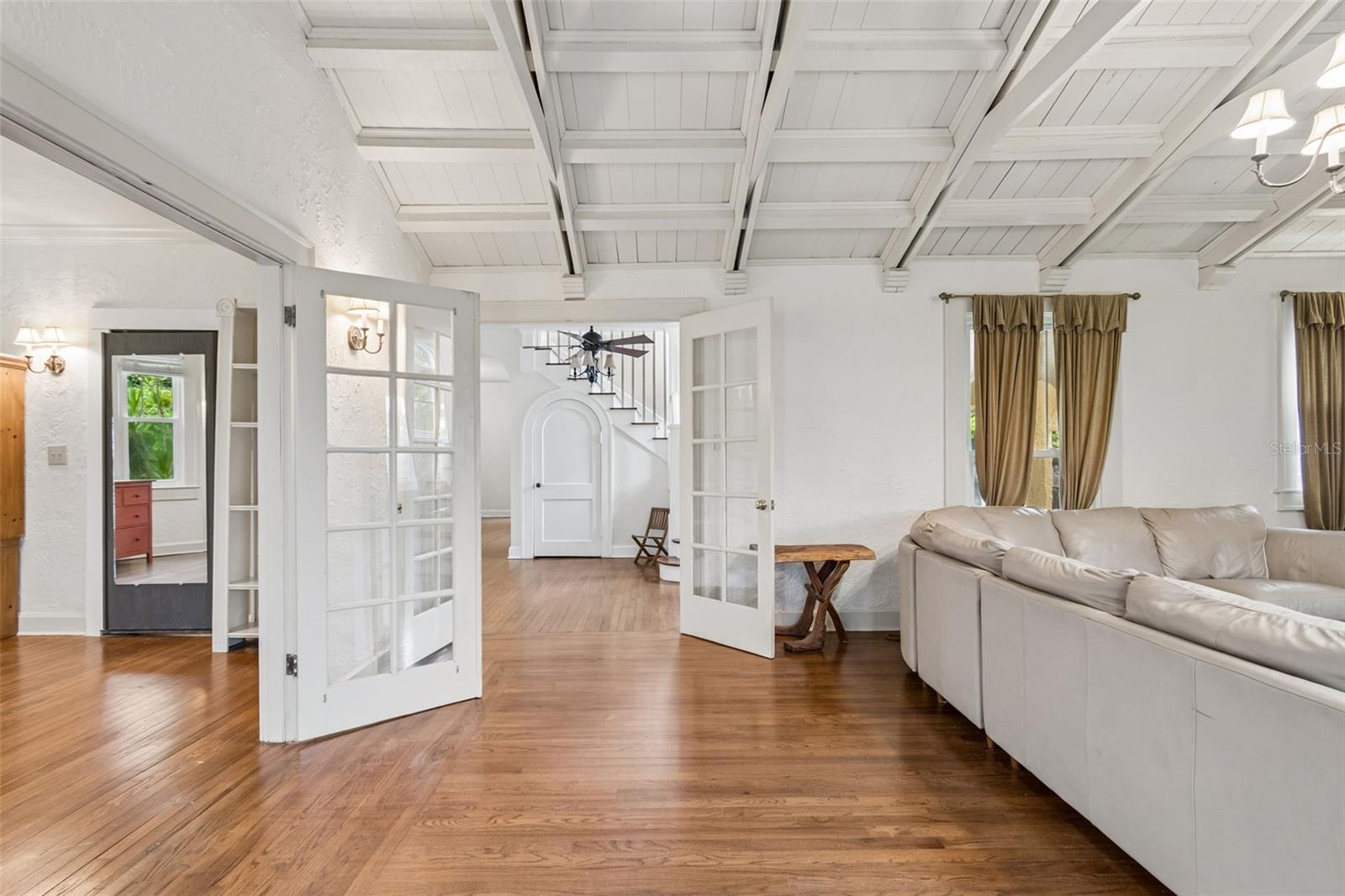 2518 Granada, St Petersburg, FL 33712
