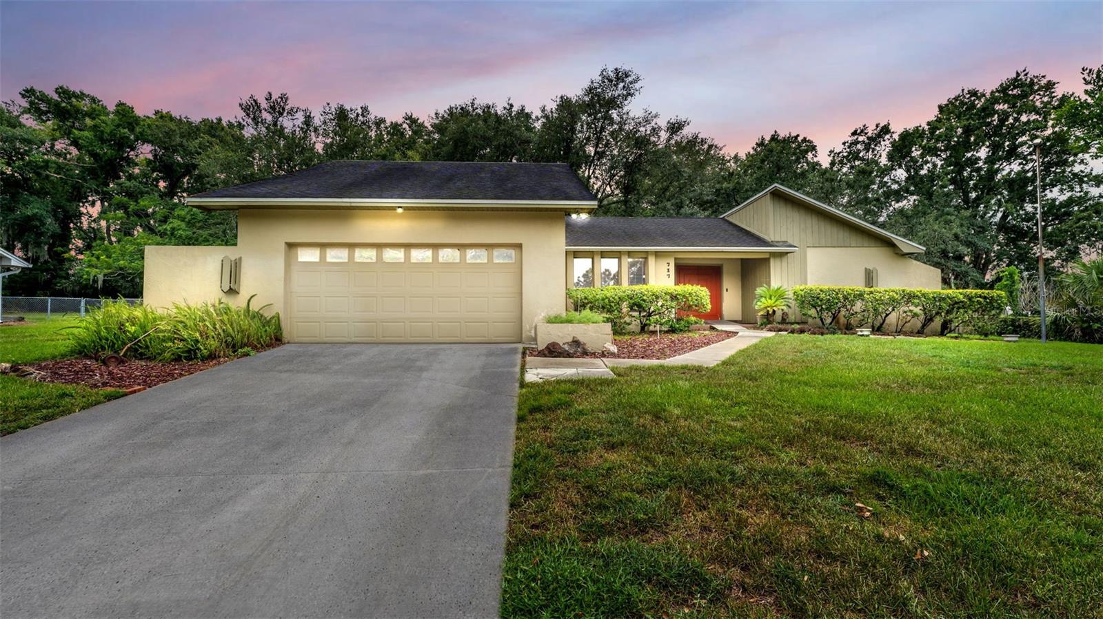 717 Woodhill, Lakeland, FL 33813