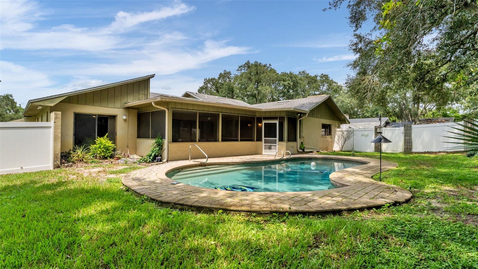 717 Woodhill, Lakeland, FL 33813