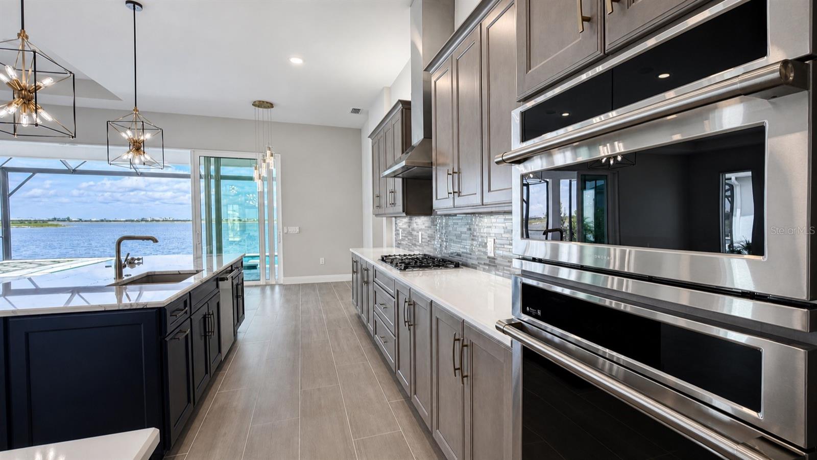 812 Blue Shell, Sarasota, FL 34240