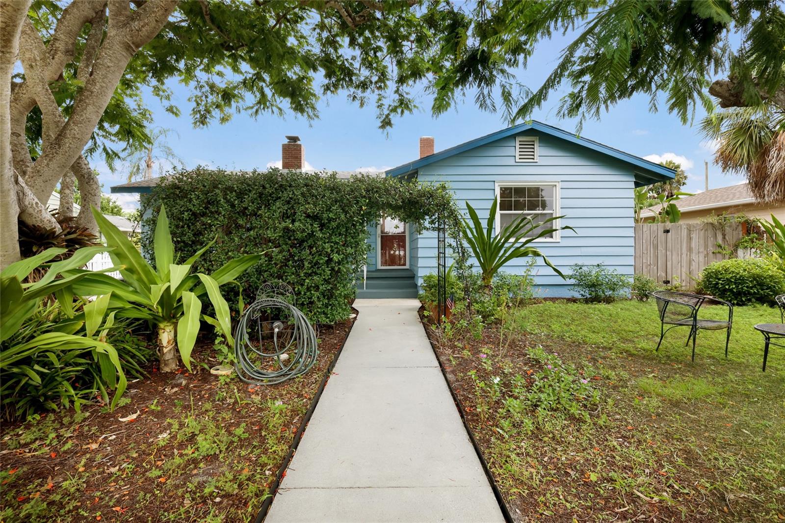 2070 Hyde Park, Sarasota, FL 34239