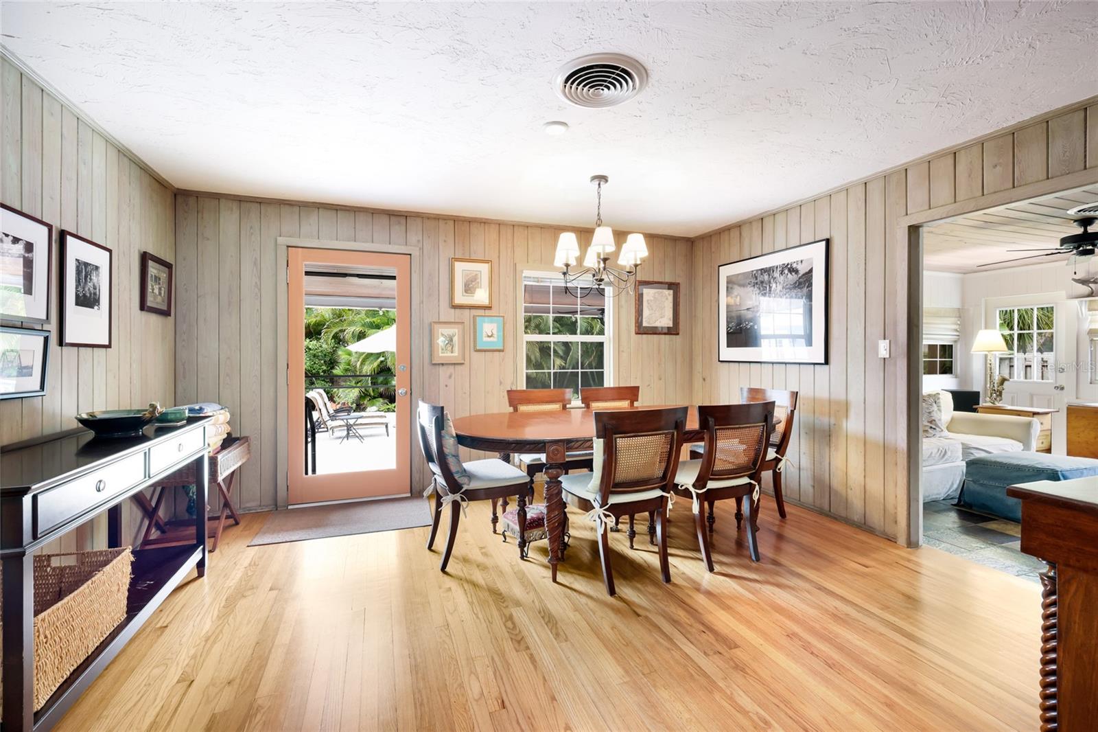 2070 Hyde Park, Sarasota, FL 34239