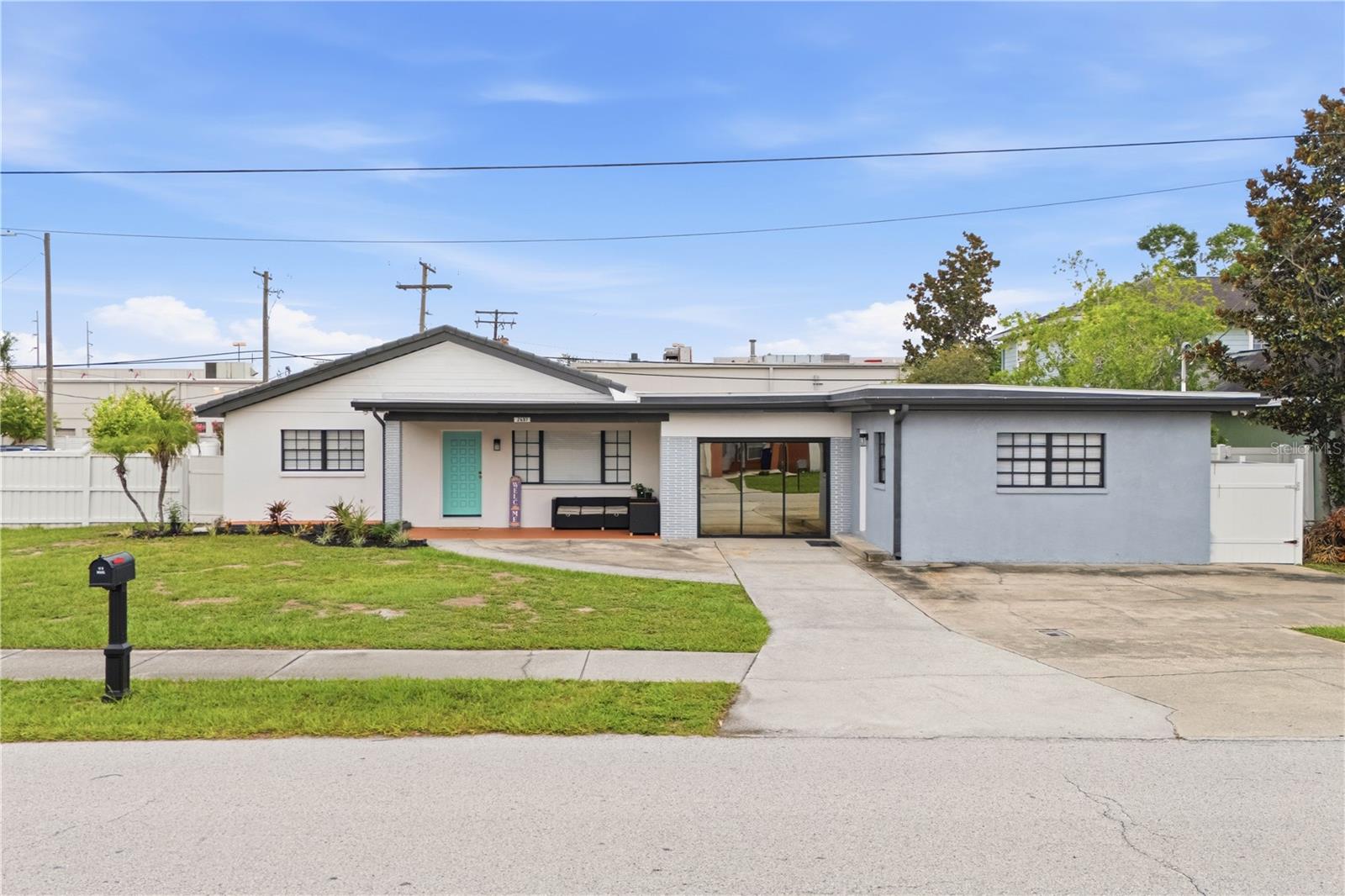 2607 Crest, Tampa, FL 33614