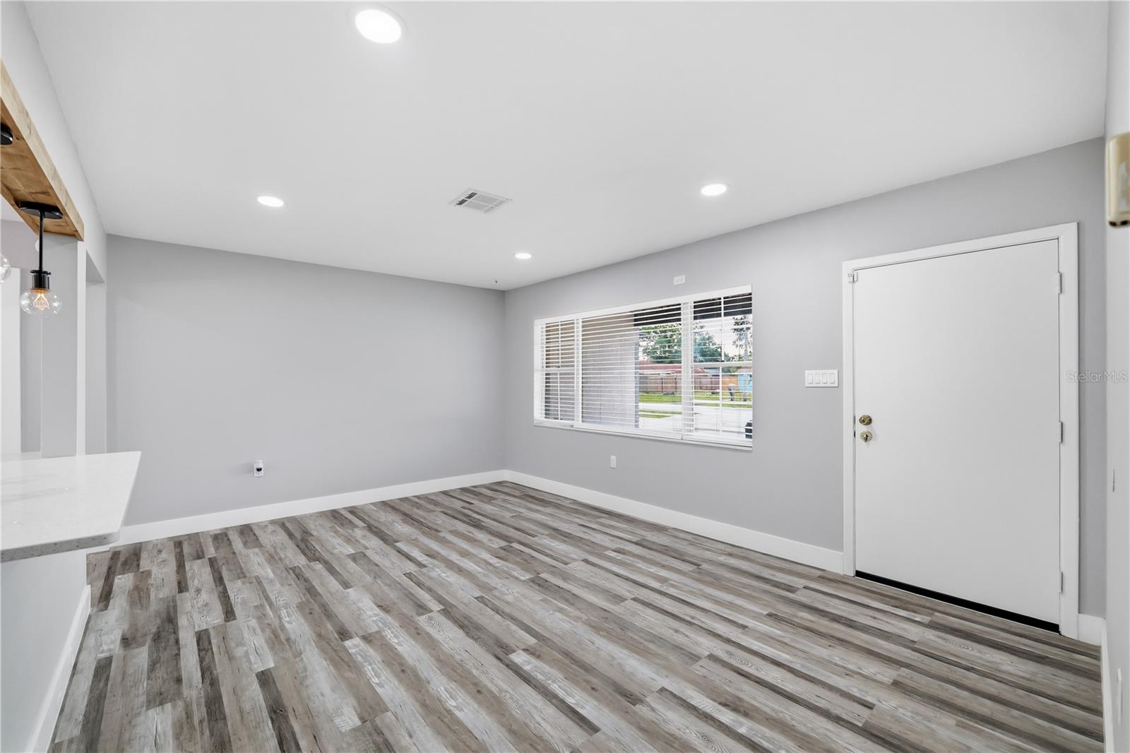 2607 Crest, Tampa, FL 33614