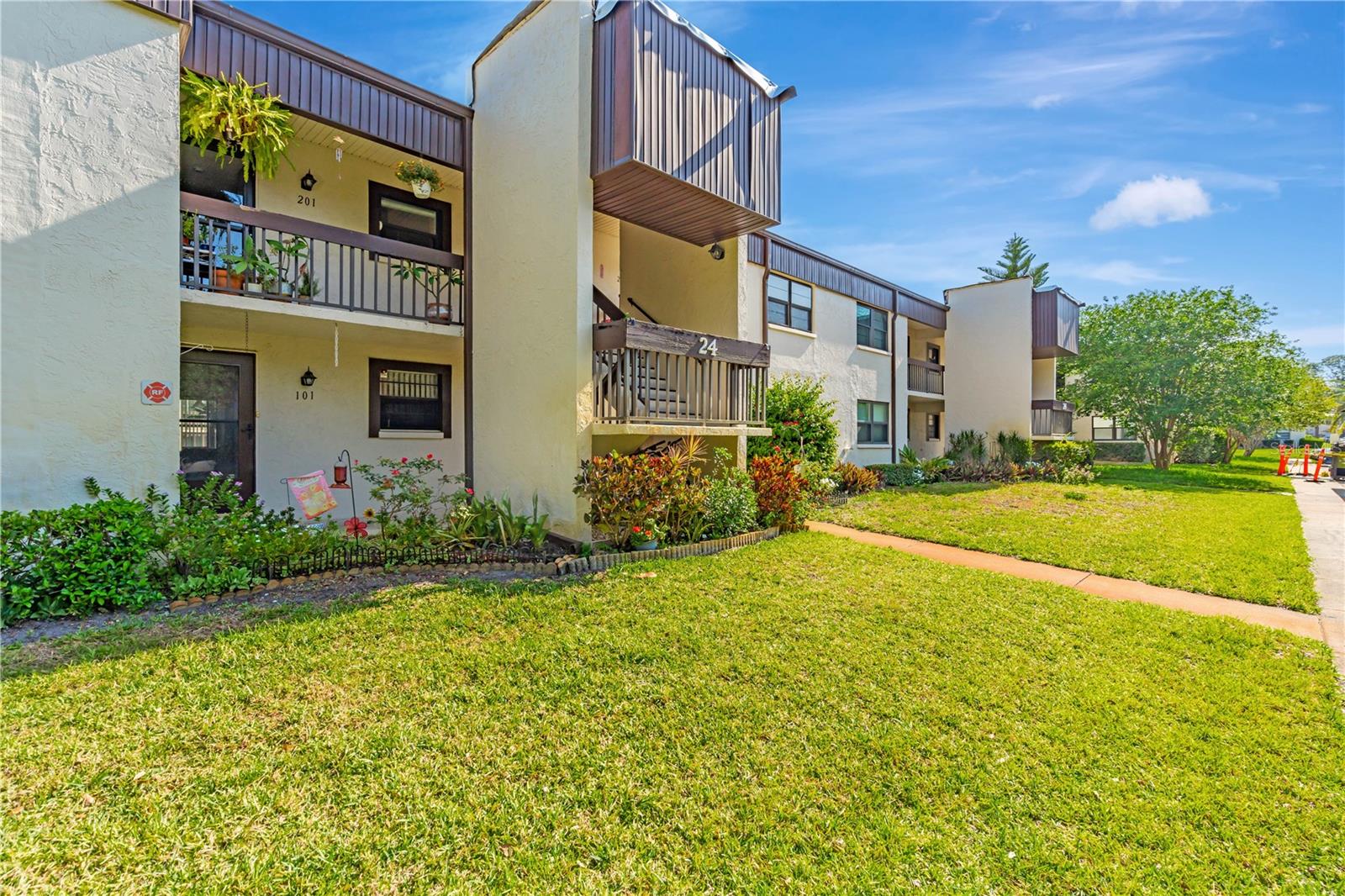 2400 Winding Creek Unit 24-102, Clearwater, FL 33761