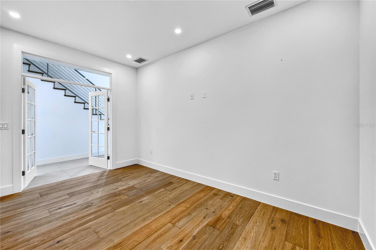 2590 Floyd, Sarasota, FL 34239