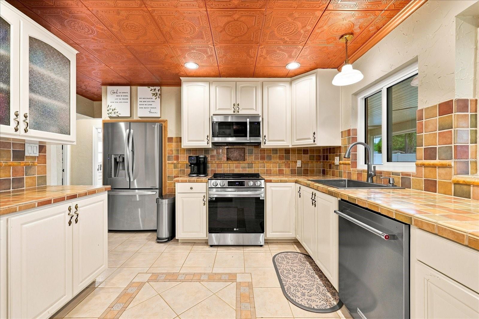 8805 Kenwood, Seminole, FL 33777