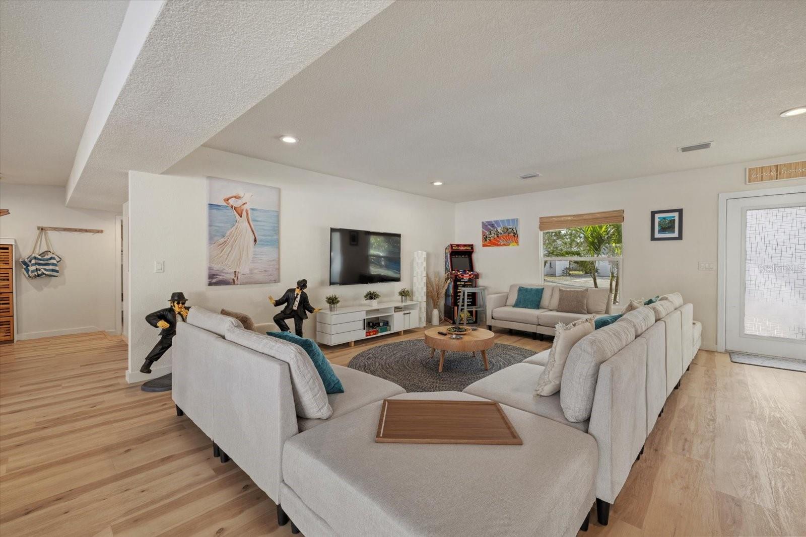2069 Bougainvillea, Sarasota, FL 34239