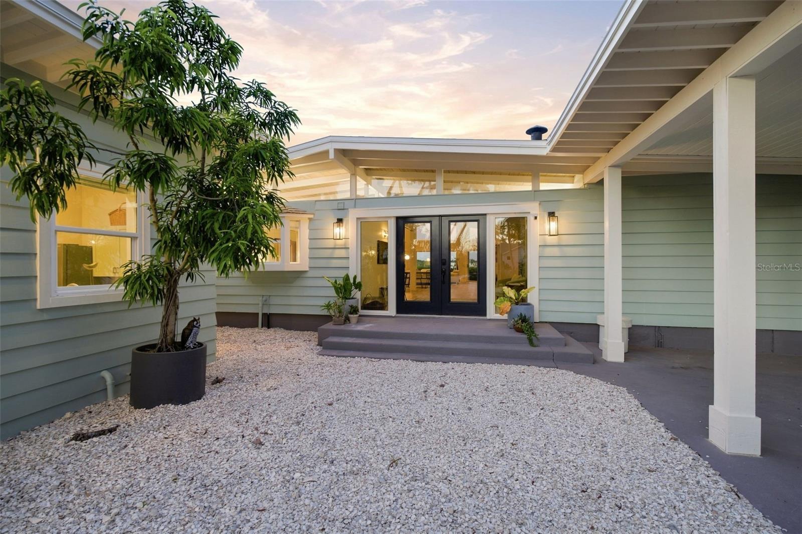 1275 Port, Sarasota, FL 34242