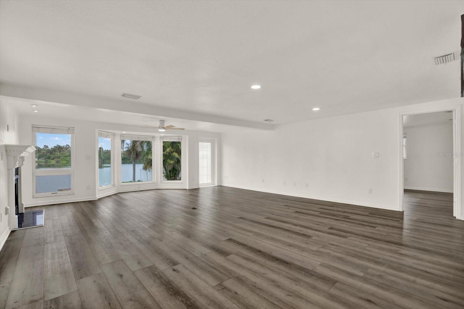 5995 Blossom Lake, Seminole, FL 33772