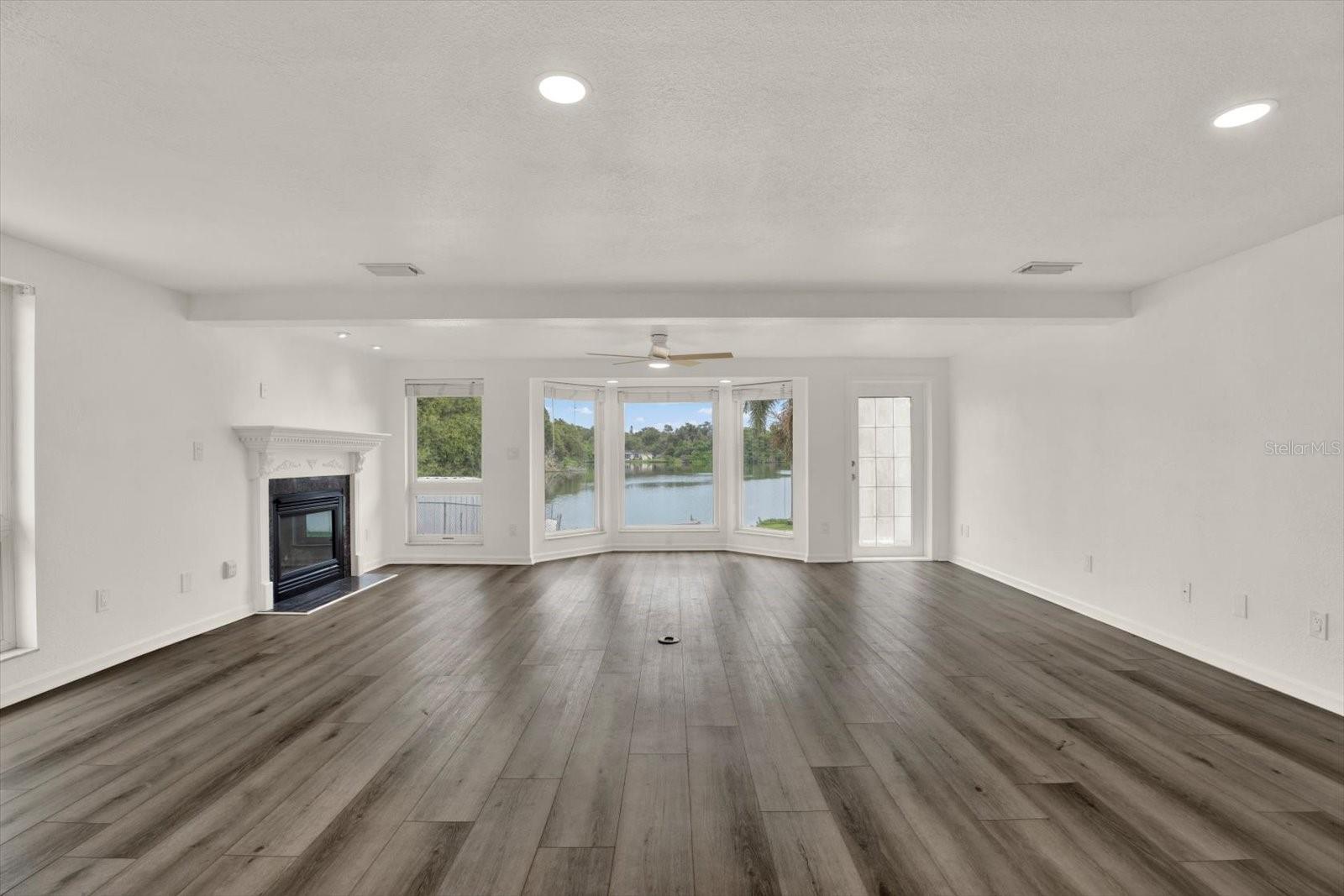 5995 Blossom Lake, Seminole, FL 33772
