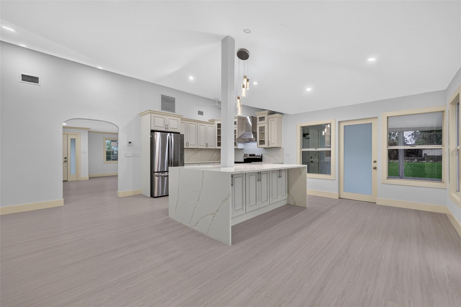 870 Narcissus, Clearwater Beach, FL 33767