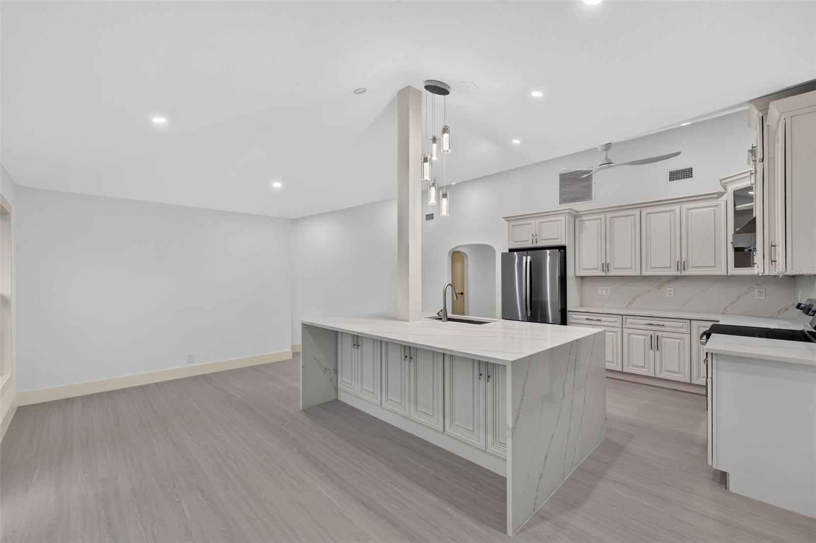 870 Narcissus, Clearwater Beach, FL 33767