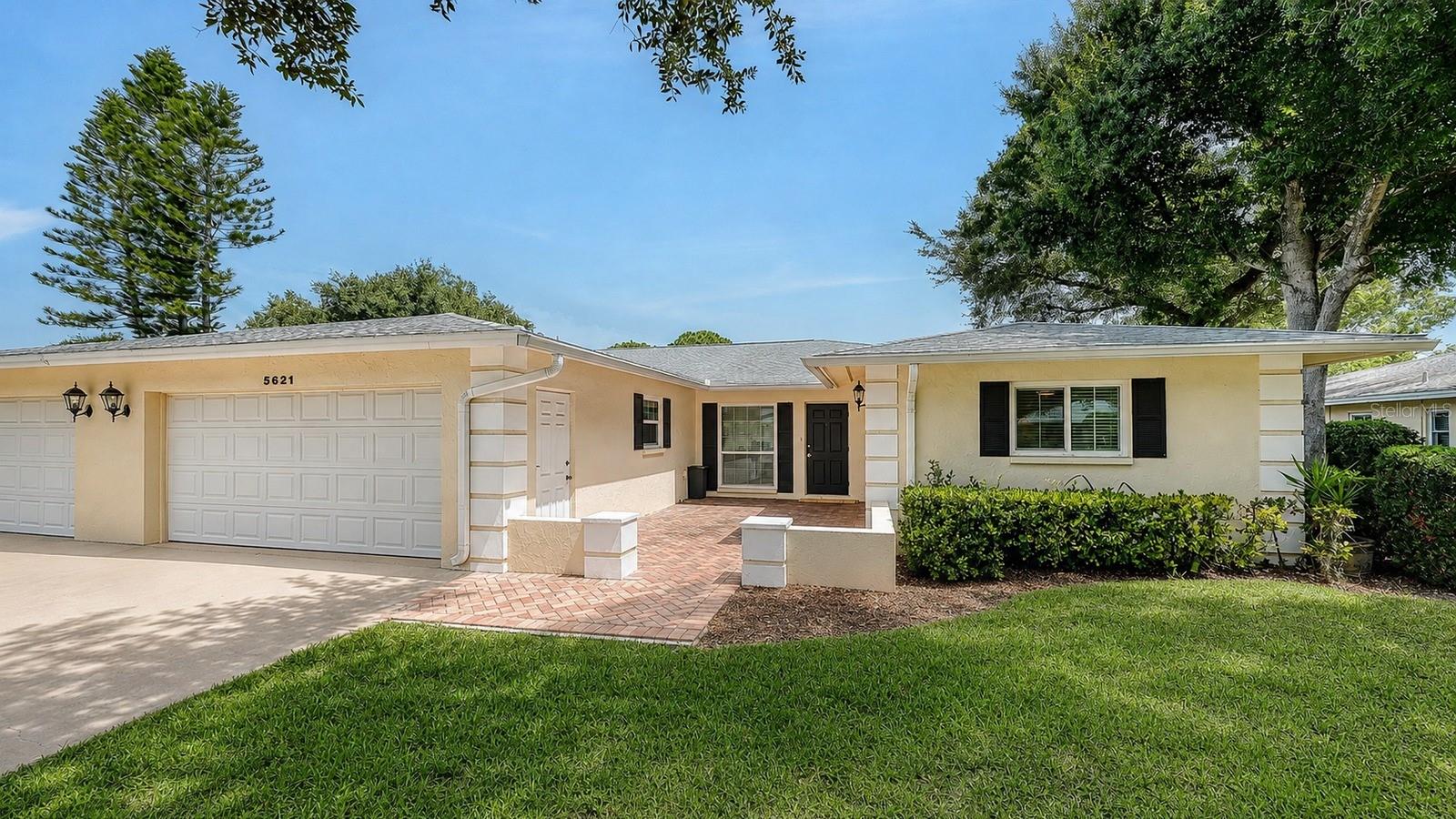 5621 Palm Aire, Sarasota, FL 34243