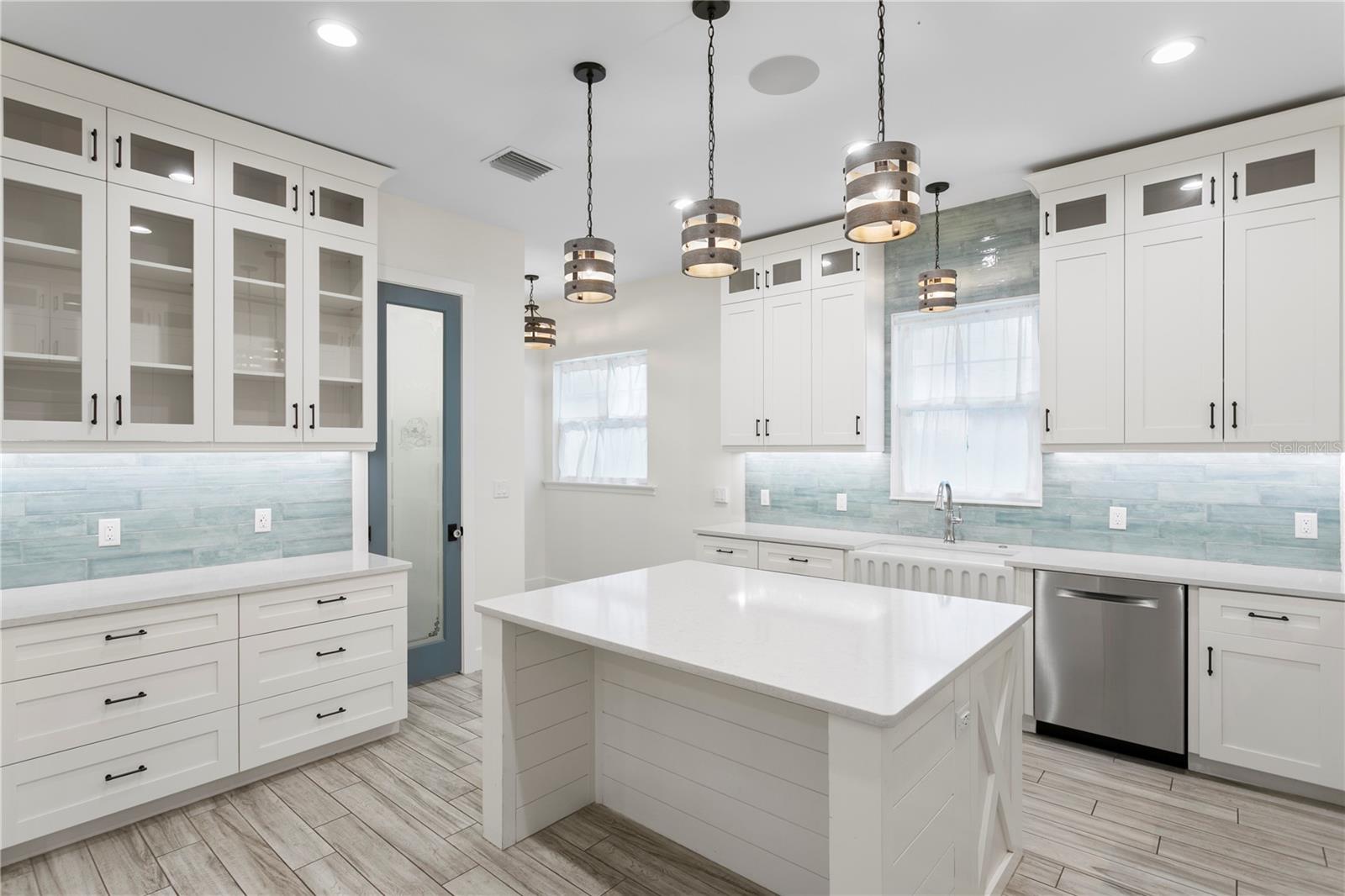 1009 Morrison, Tampa, FL 33629