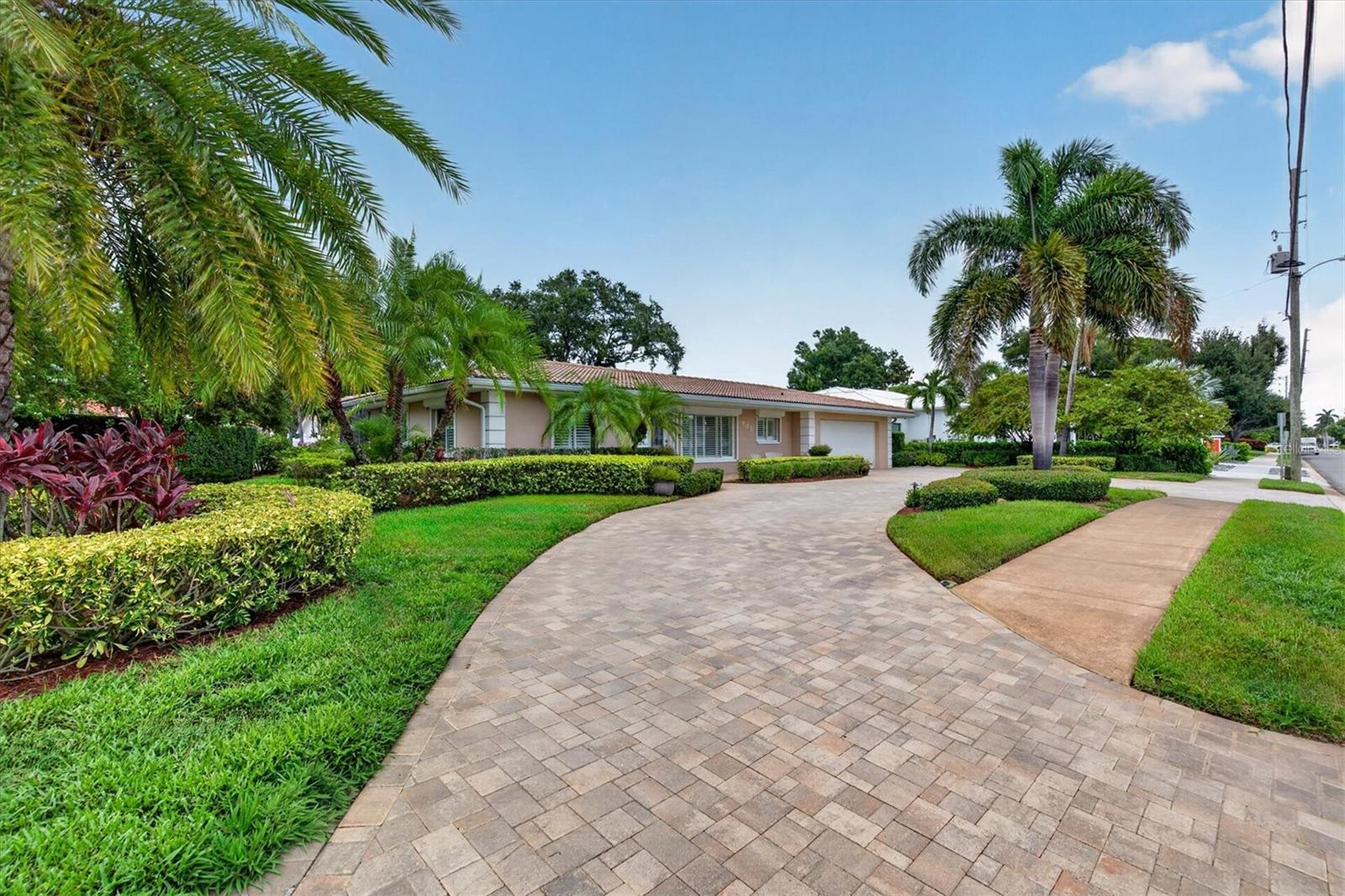 802 Osceola, Belleair, FL 33756