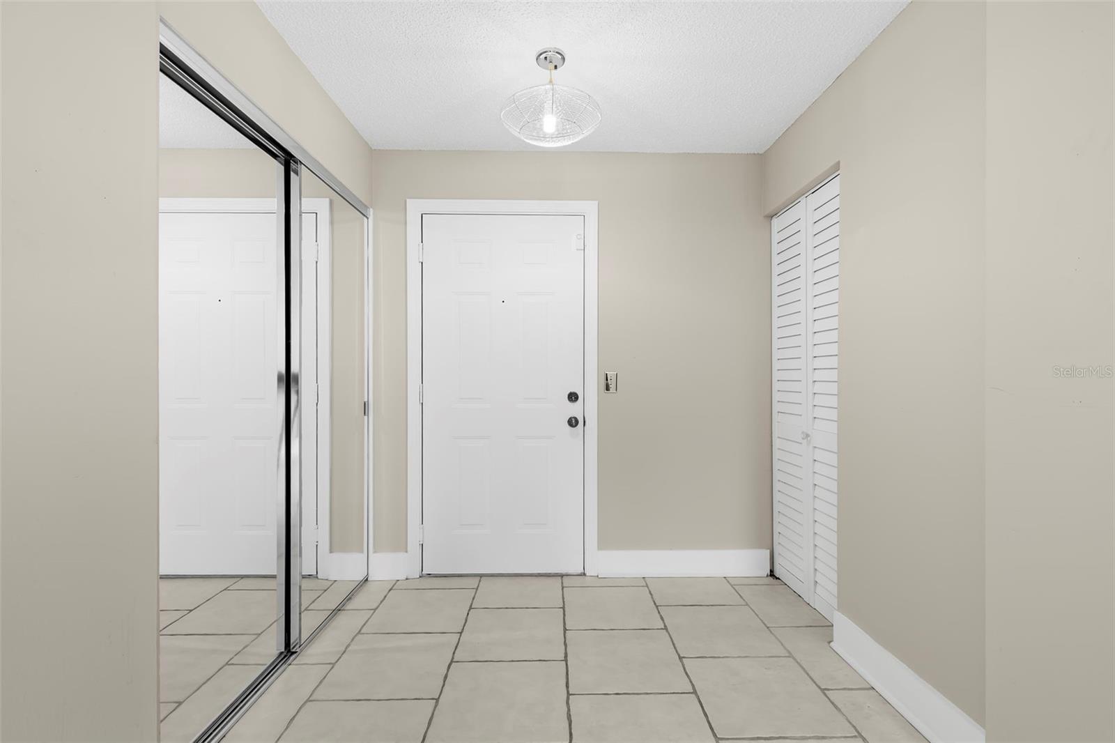 701 Mirror Lake Unit 201, St Petersburg, FL 33701