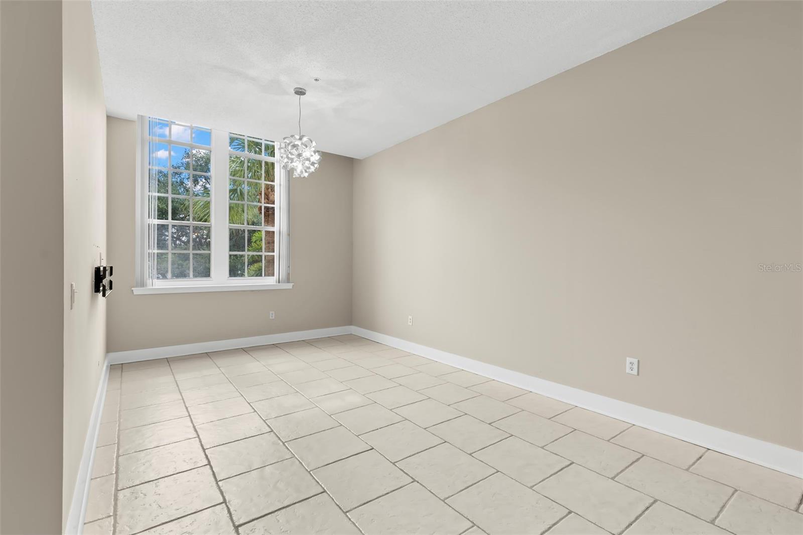 701 Mirror Lake Unit 201, St Petersburg, FL 33701