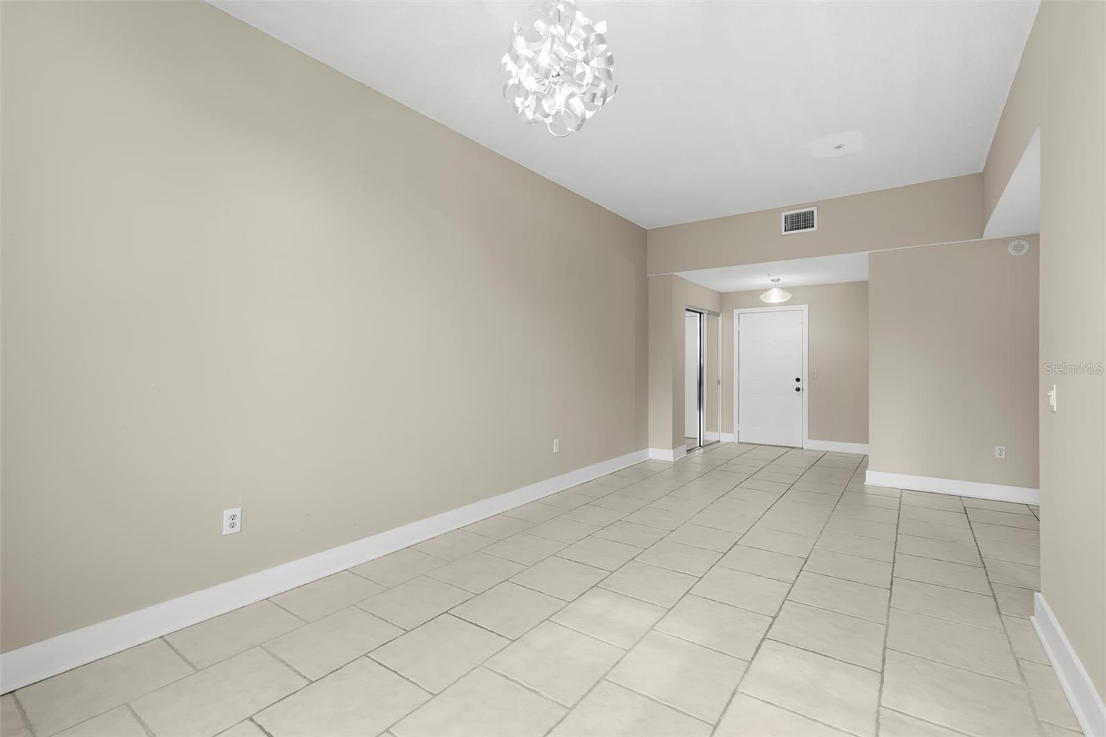 701 Mirror Lake Unit 201, St Petersburg, FL 33701