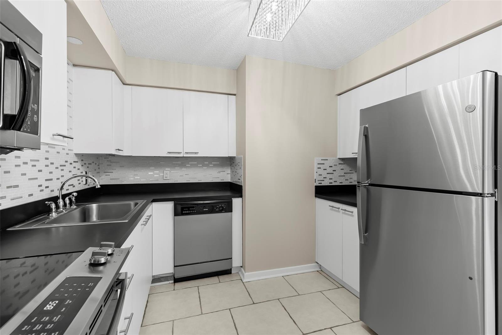 701 Mirror Lake Unit 201, St Petersburg, FL 33701