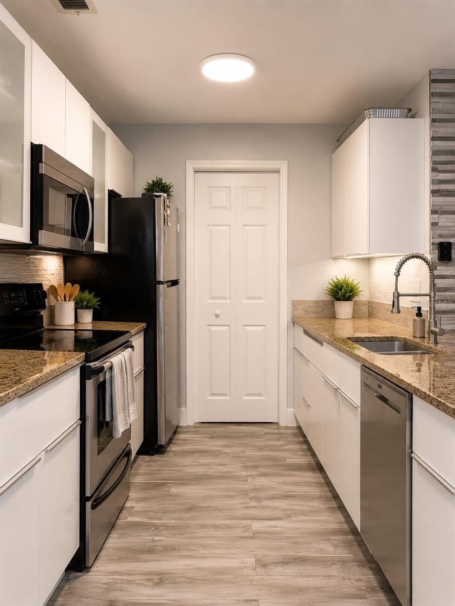5463 Vineland Unit 5203, Orlando, FL 32811