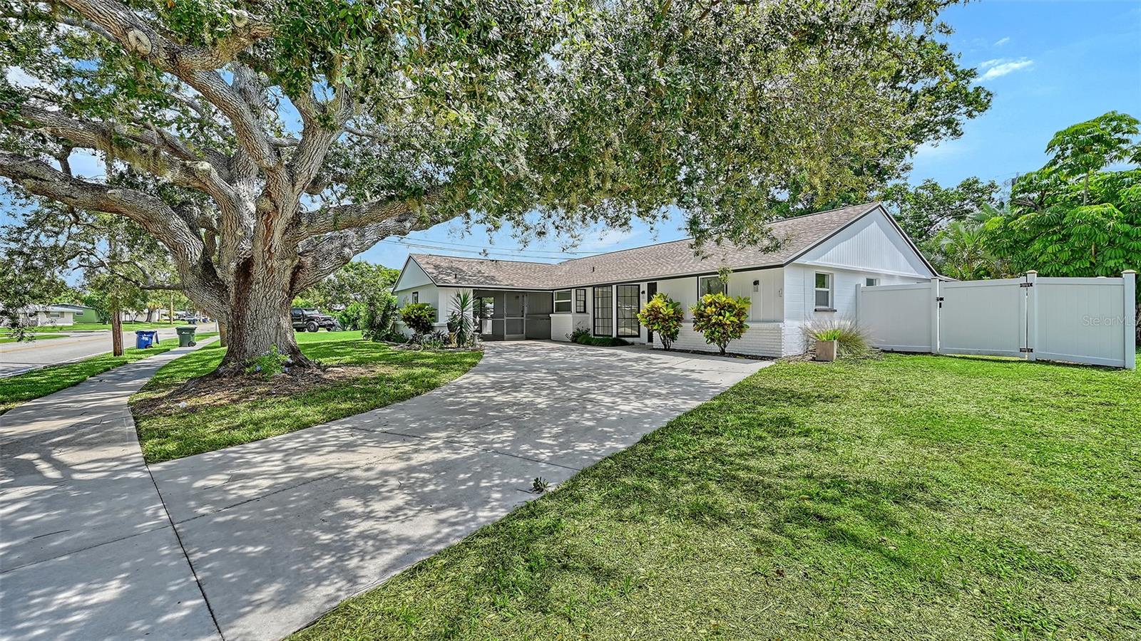 6711 Lockwood Ridge, Sarasota, FL 34231