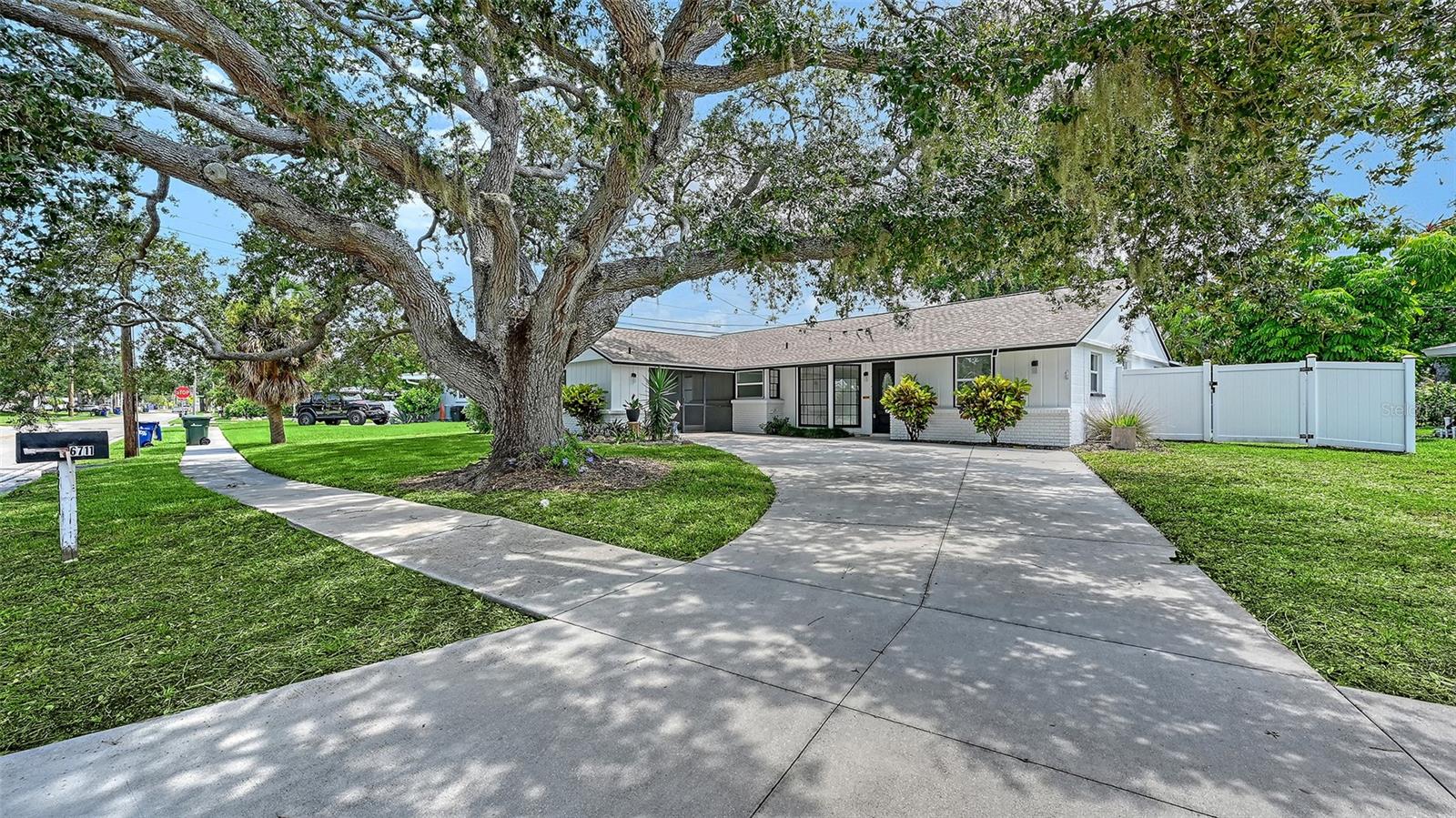 6711 Lockwood Ridge, Sarasota, FL 34231