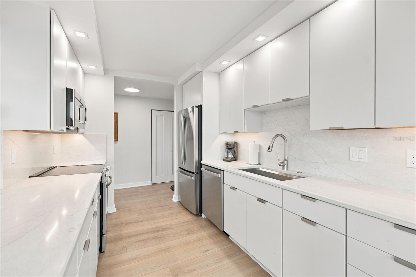 707 Gulfstream Unit 207, Sarasota, FL 34236