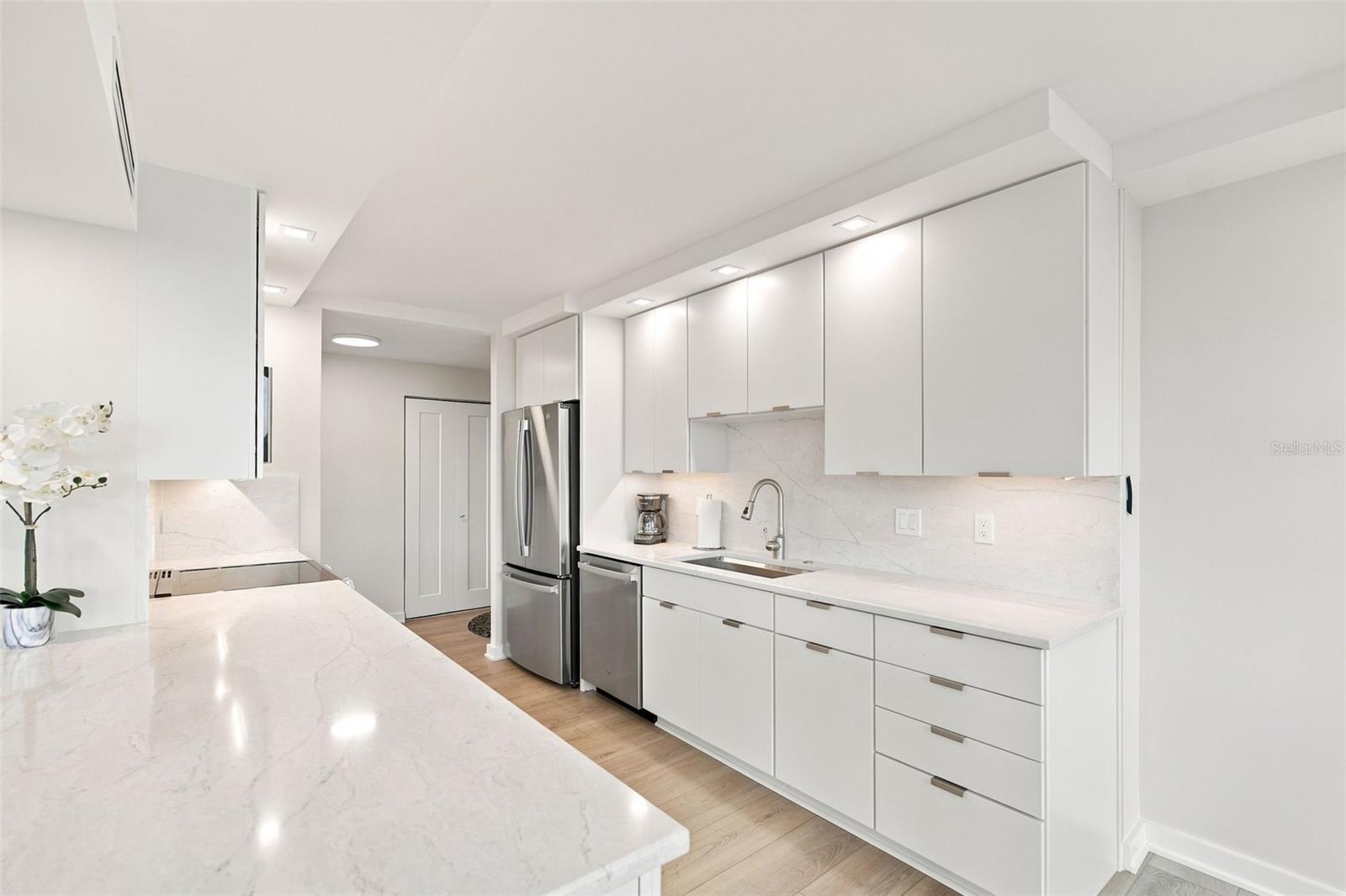 707 Gulfstream Unit 207, Sarasota, FL 34236