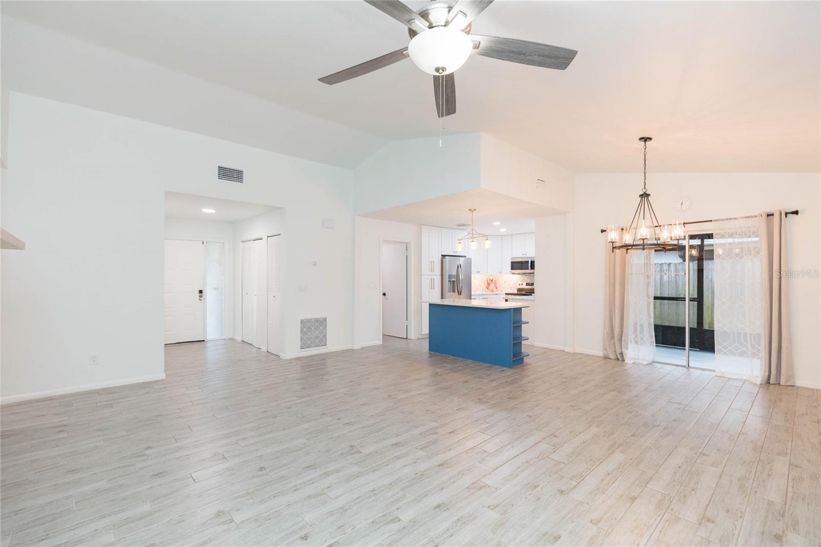 2705 Lakeville, Tampa, FL 33618