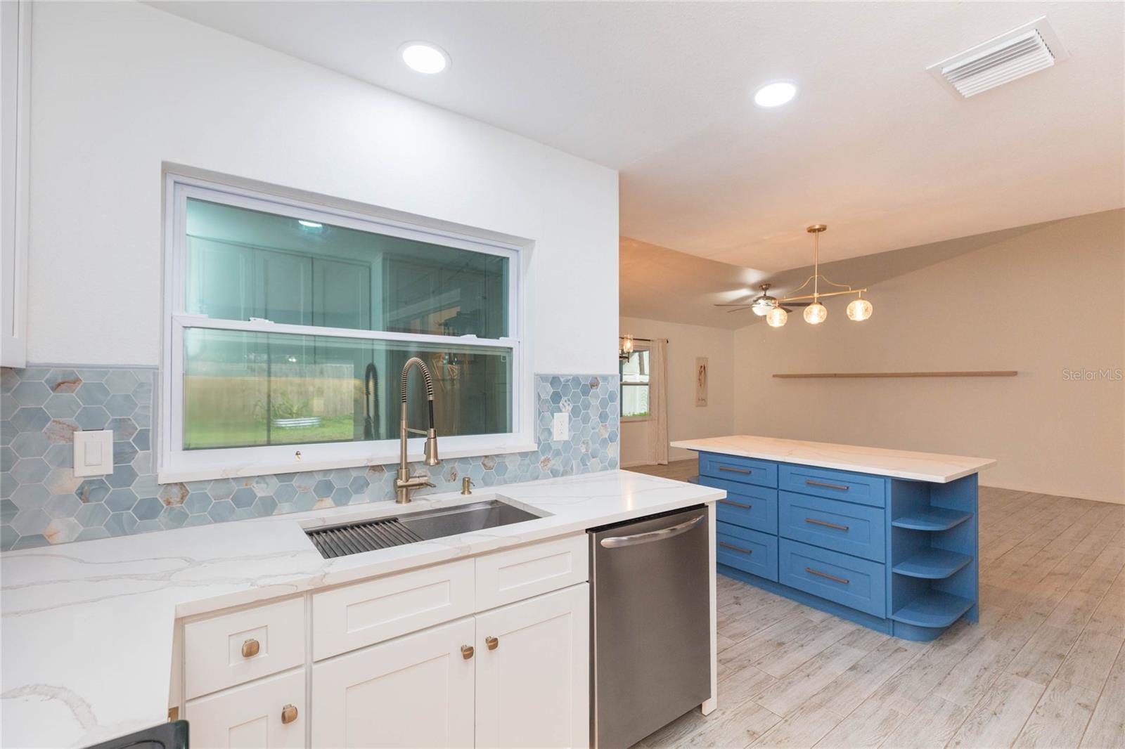 2705 Lakeville, Tampa, FL 33618