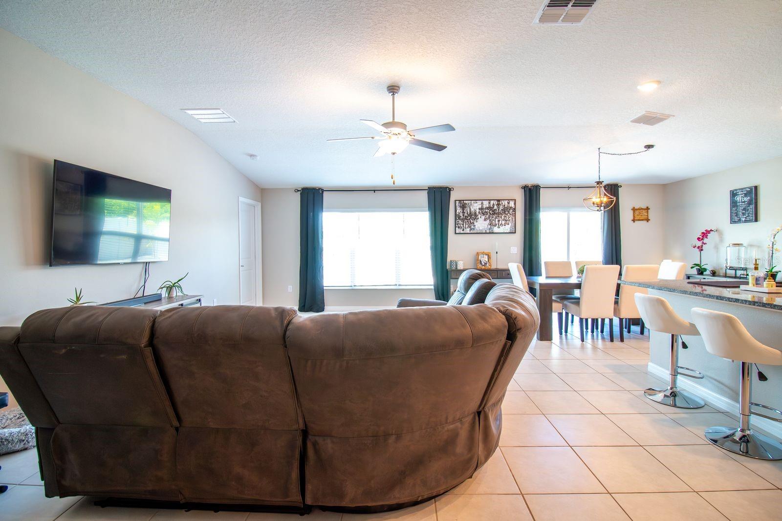 5466 Blue Azure, Wimauma, FL 33598