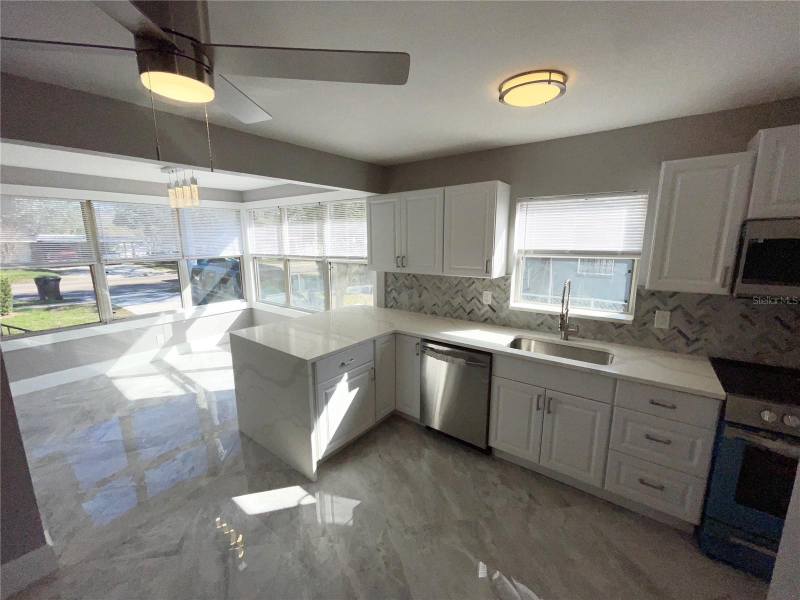 2525 37th, St Petersburg, FL 33711