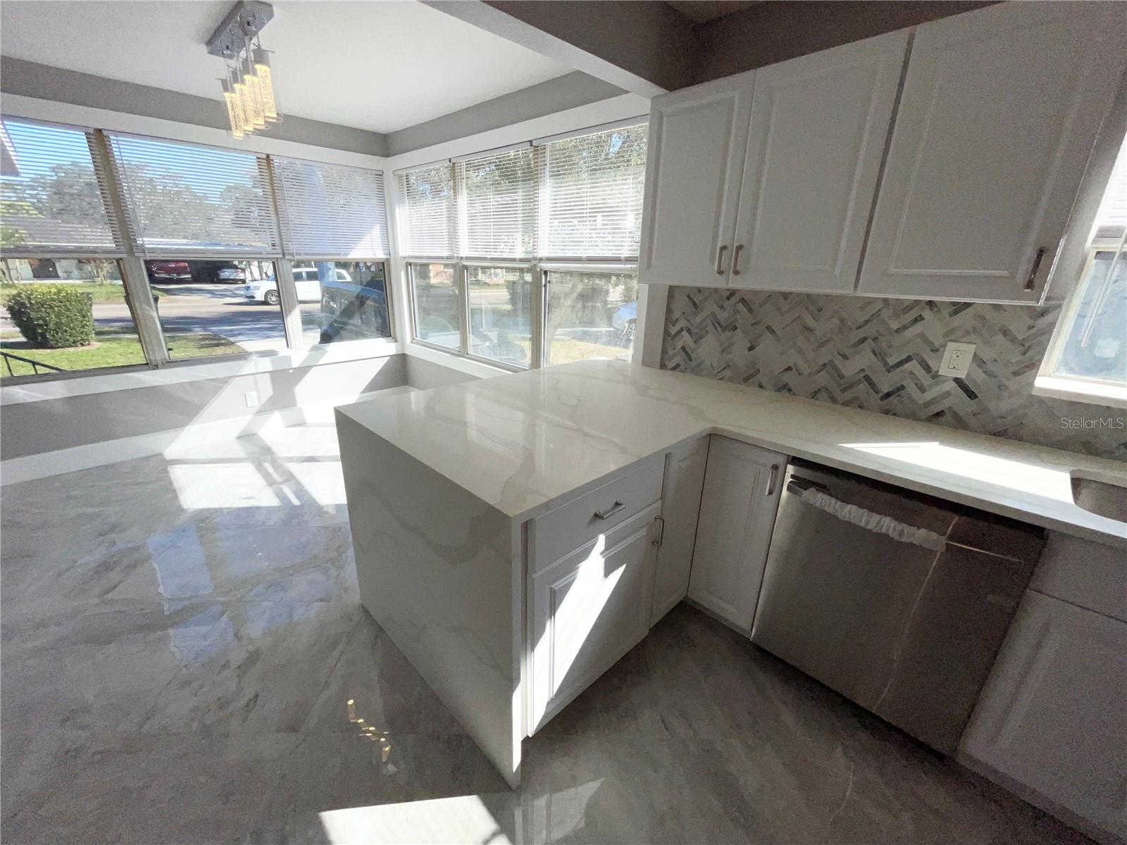 2525 37th, St Petersburg, FL 33711