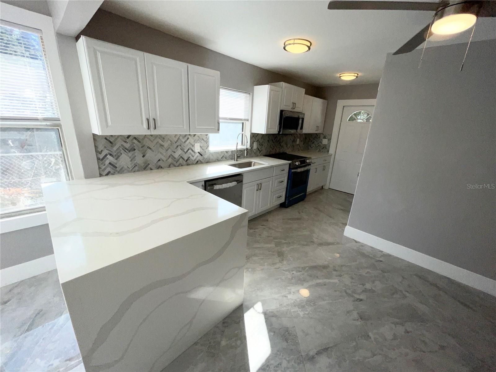 2525 37th, St Petersburg, FL 33711
