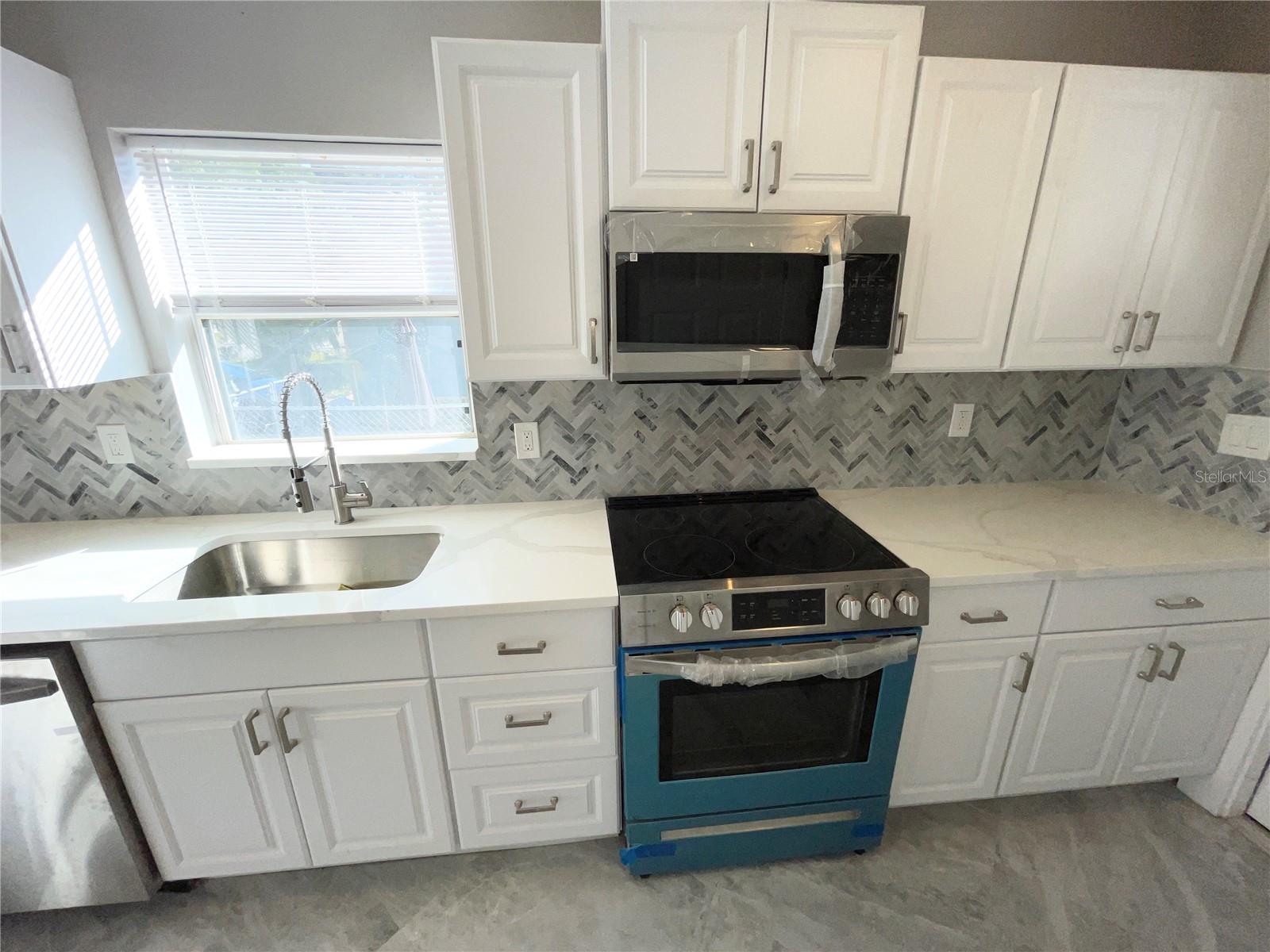 2525 37th, St Petersburg, FL 33711