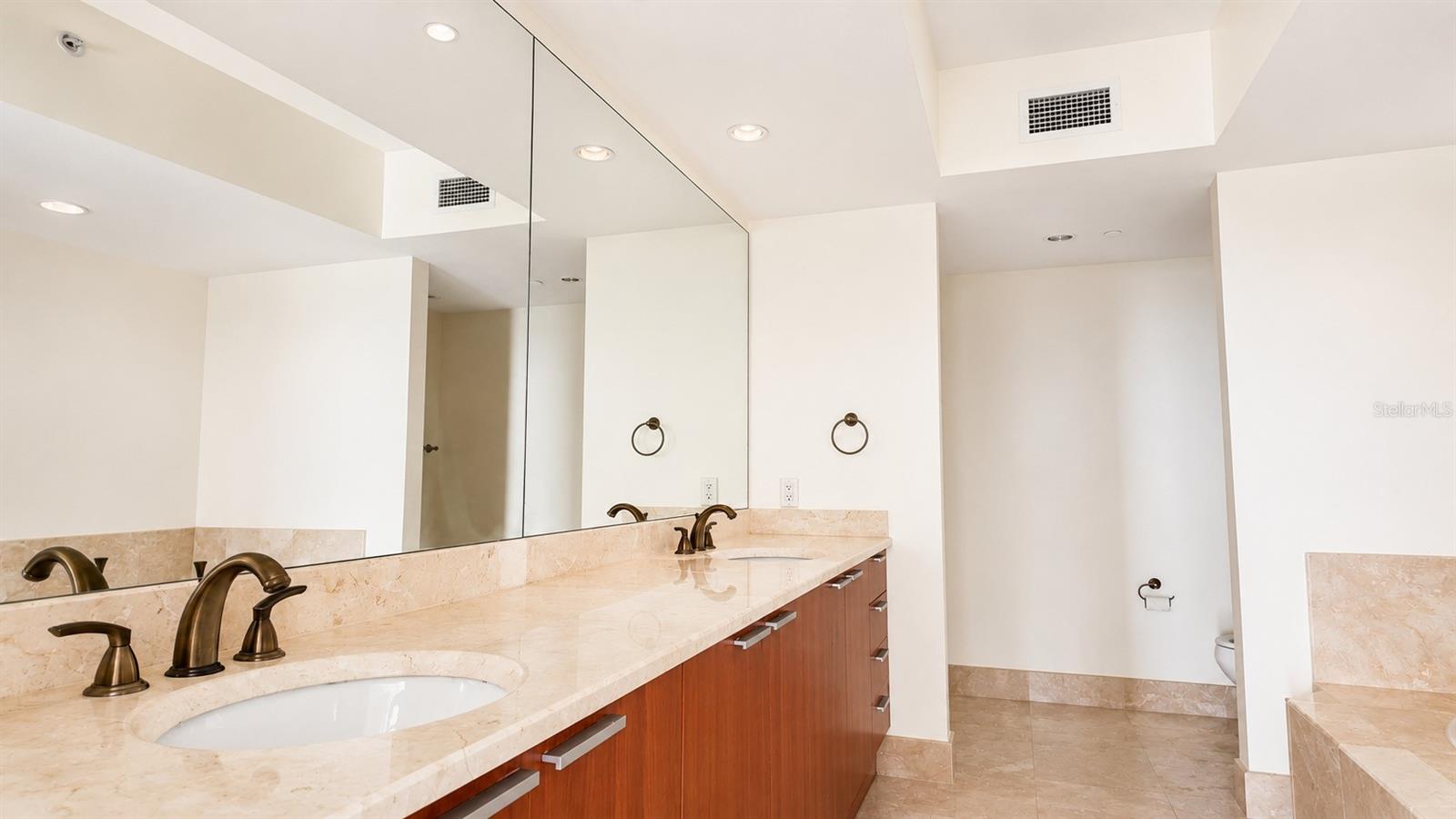 241 Riverside Unit 608, Holly Hill, FL 32117