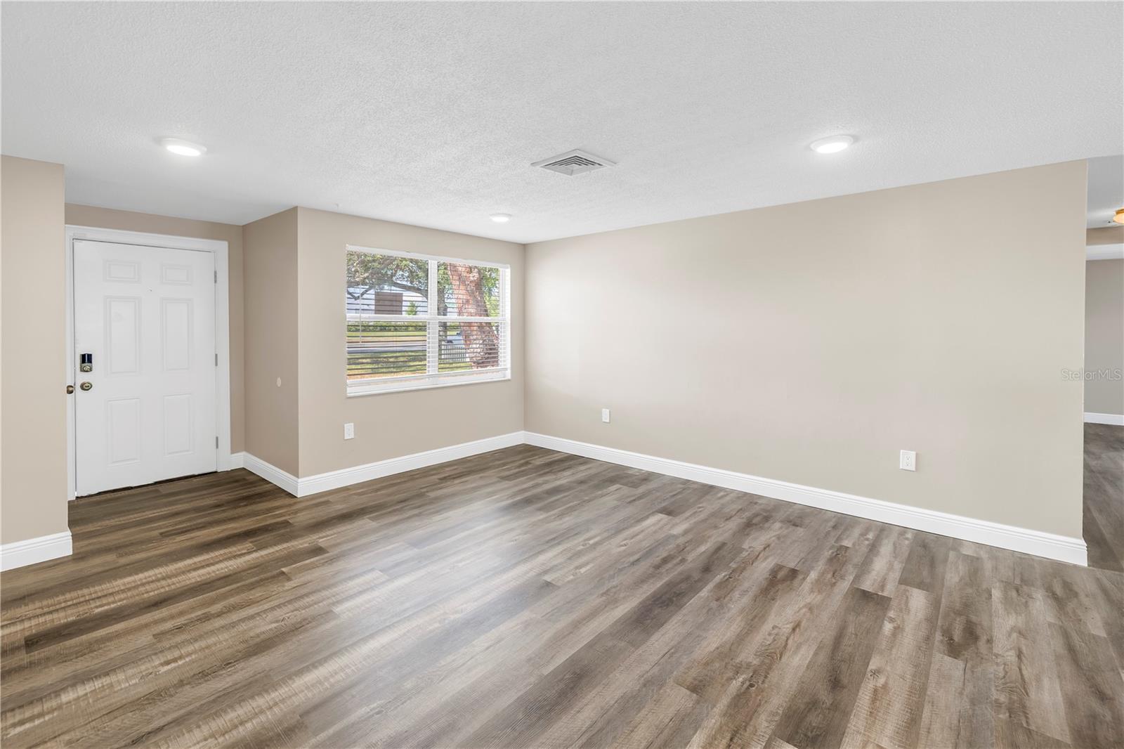 518 62nd, St Petersburg, FL 33702