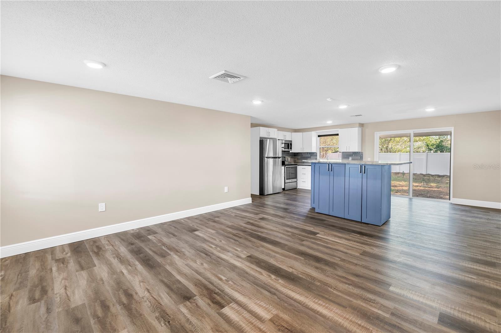 518 62nd, St Petersburg, FL 33702