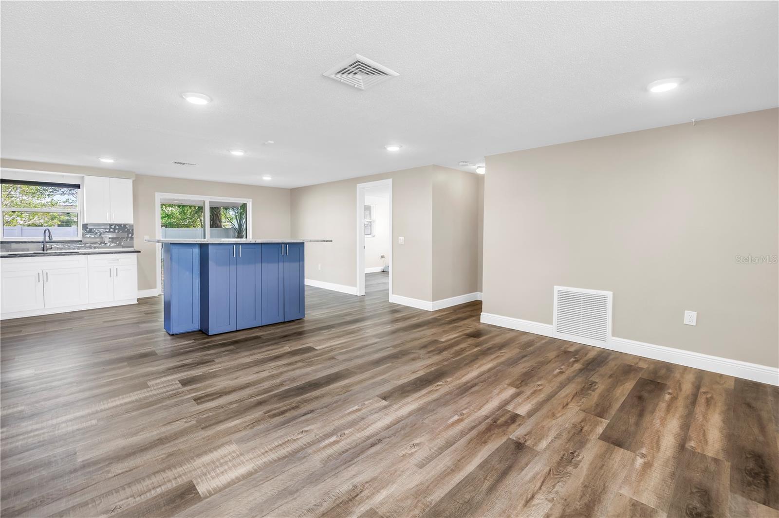 518 62nd, St Petersburg, FL 33702