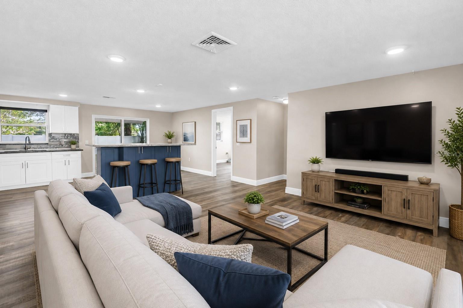518 62nd, St Petersburg, FL 33702