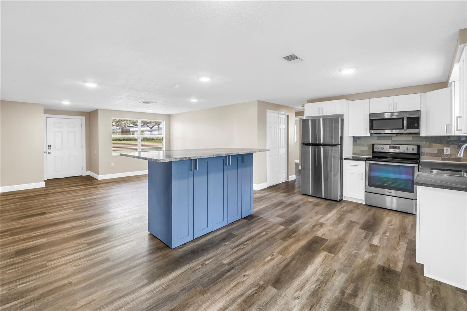 518 62nd, St Petersburg, FL 33702