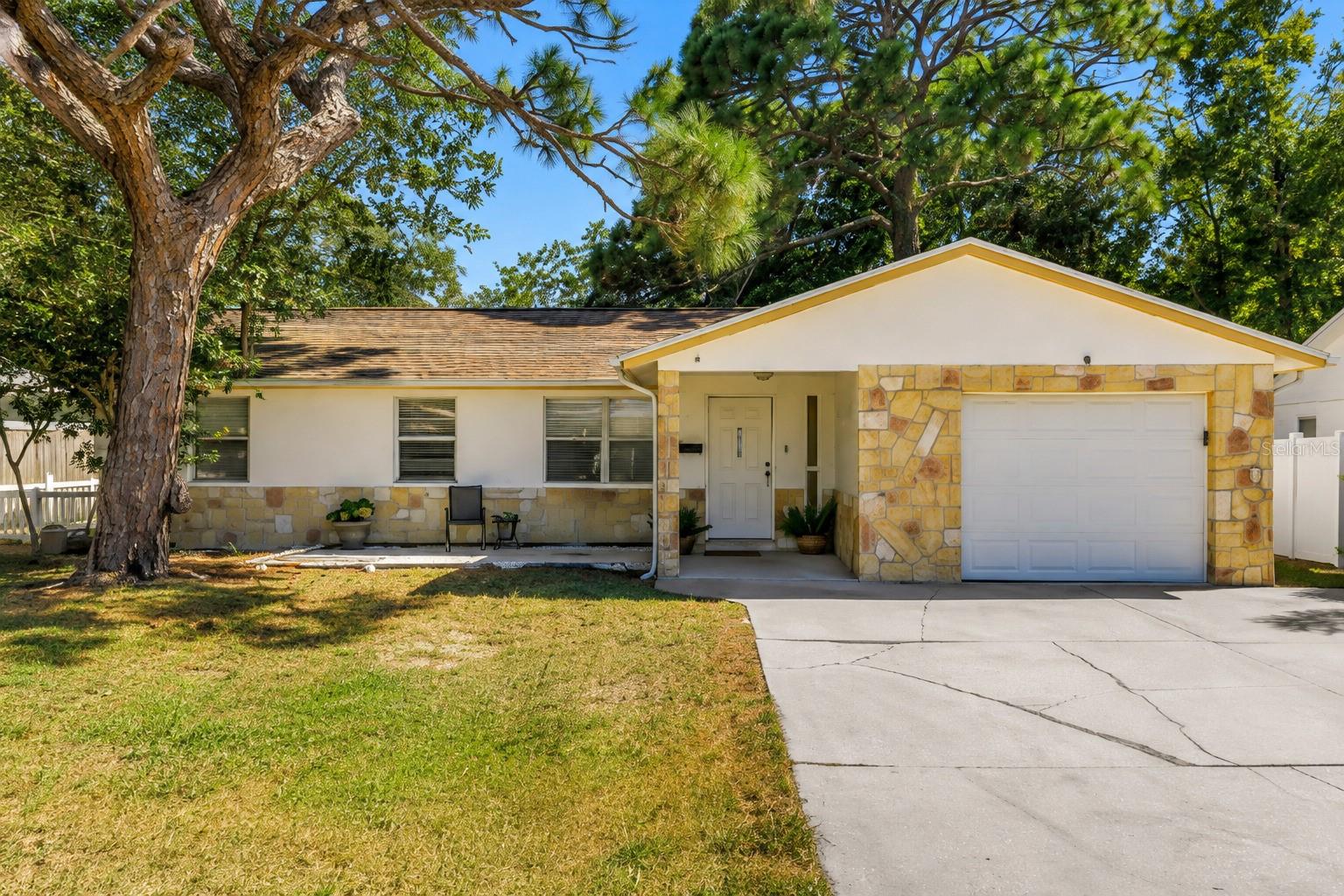 518 62nd, St Petersburg, FL 33702