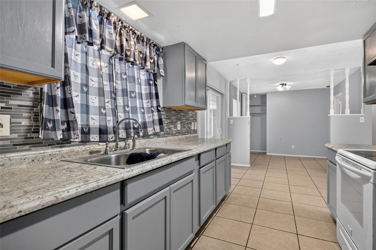 1877 Wayside, Orlando, FL 32818