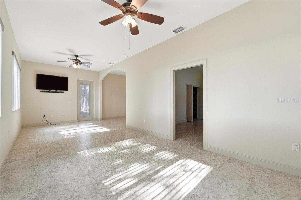 584 Meandering, Polk City, FL 33868