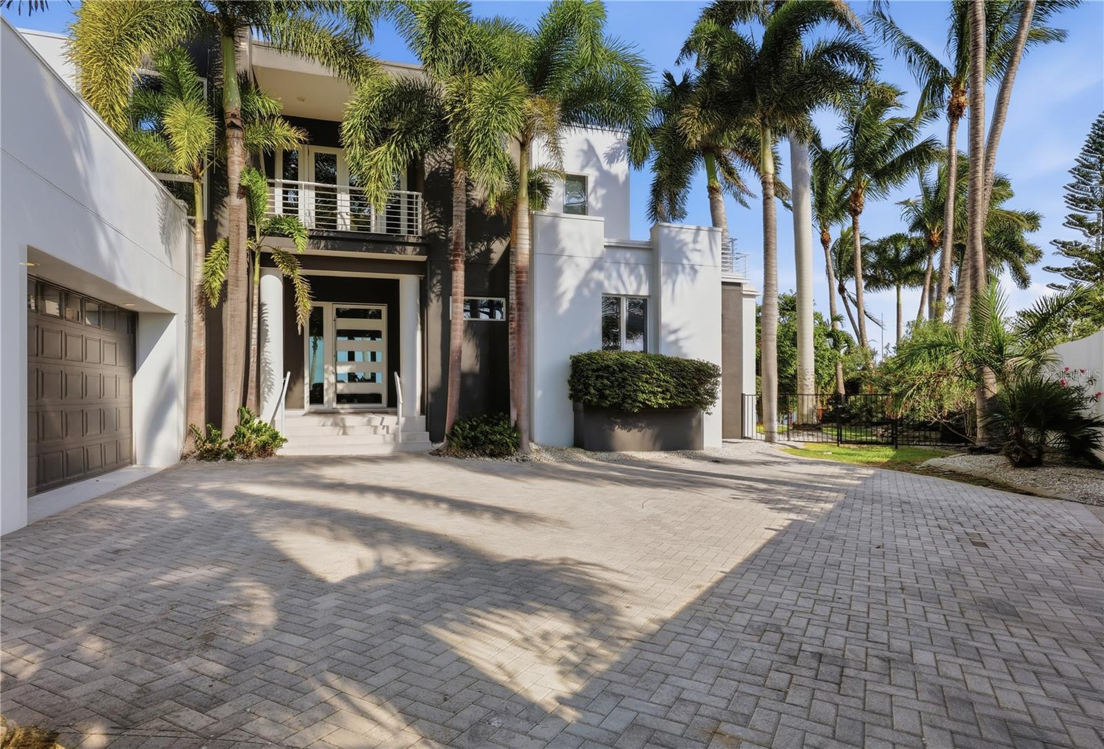 1475 John Ringling, Sarasota, FL 34236
