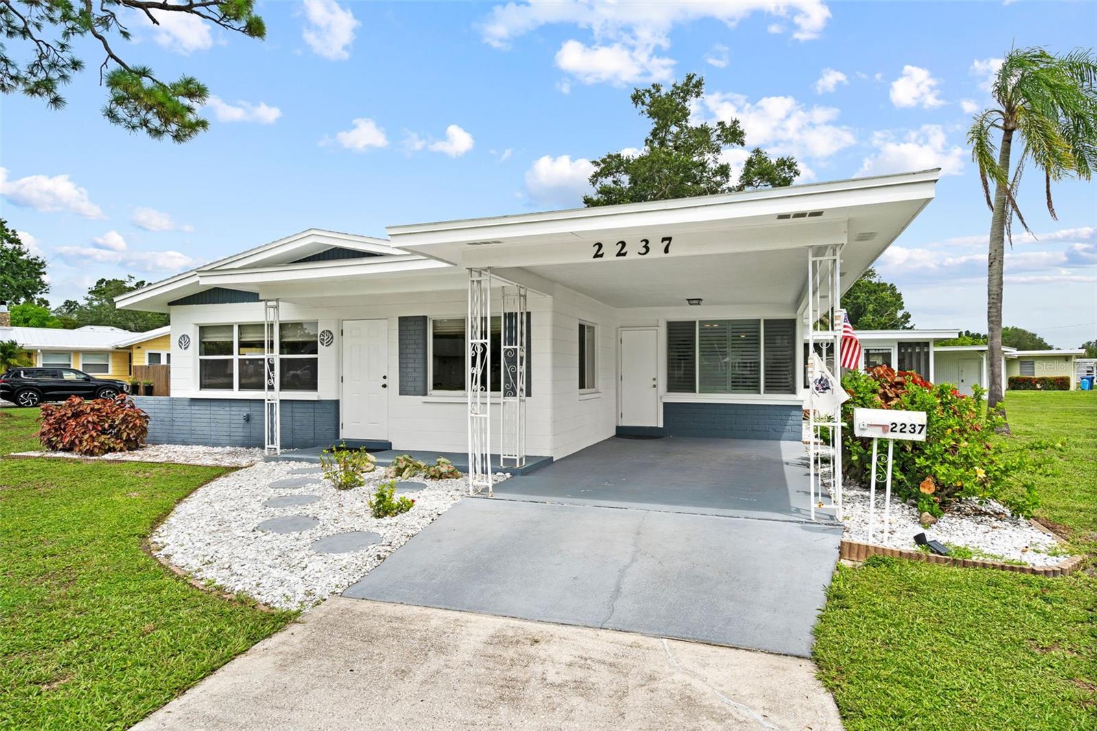 2237 2nd, Bradenton, FL 34208